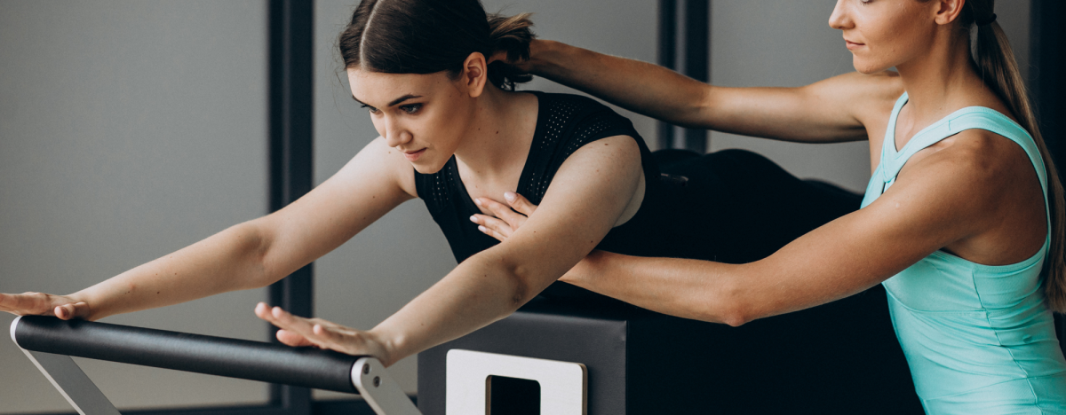 woman-training-pilates-reformer woman-training-pilates-reformer
